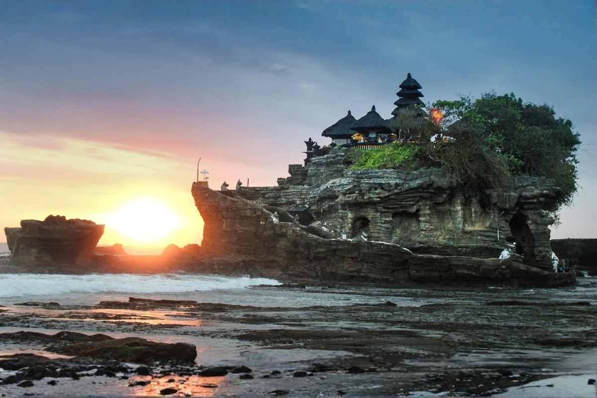 tanah lot temple