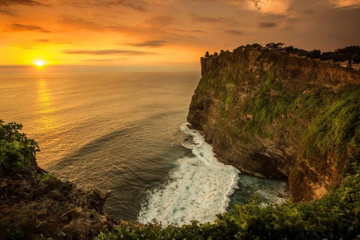 uluwatu temple sunset